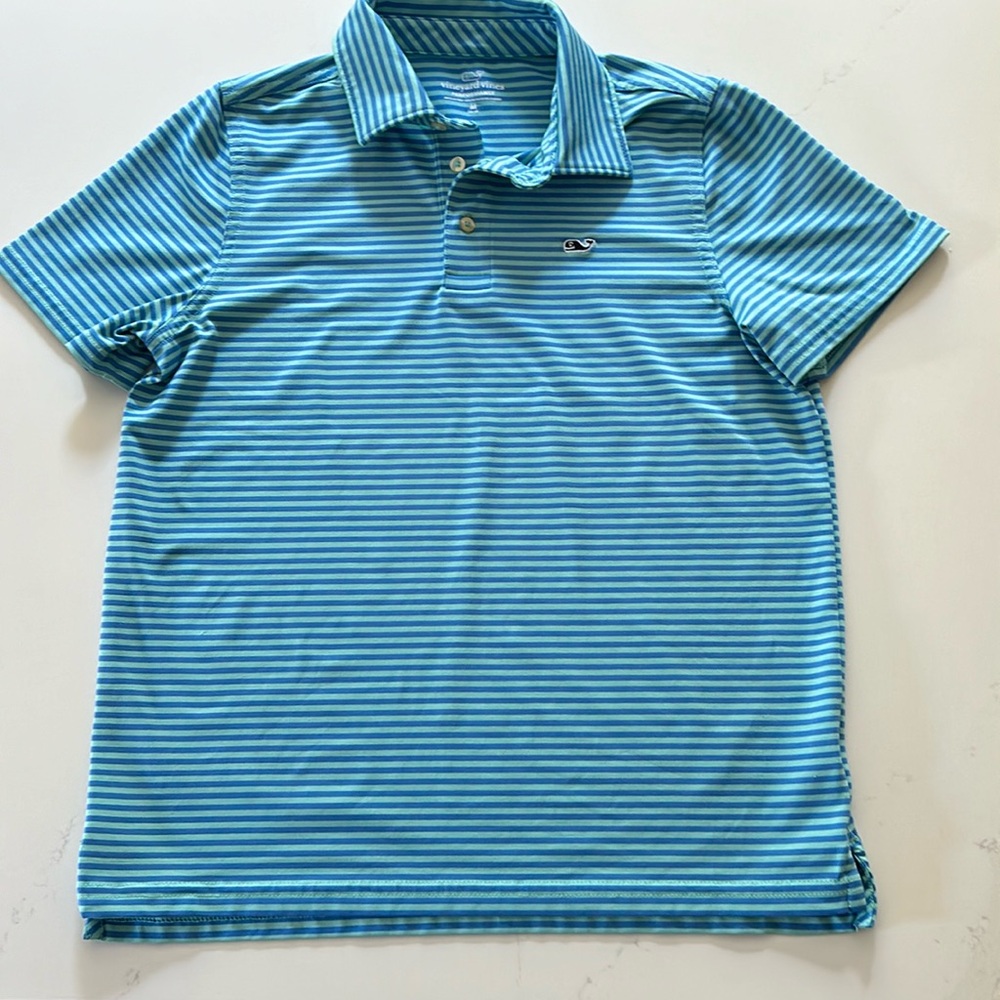 Boys Vineyard Vines performance polo size youth medium (12-14).